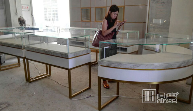 高端奢华珠宝品牌展柜项目