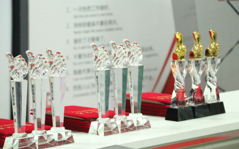 鼎贵展贵金讲杯