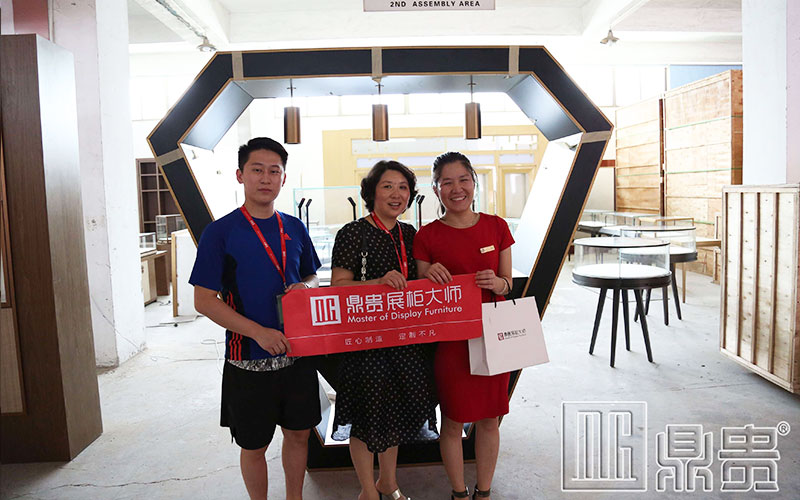 成都珠宝展柜制作厂家