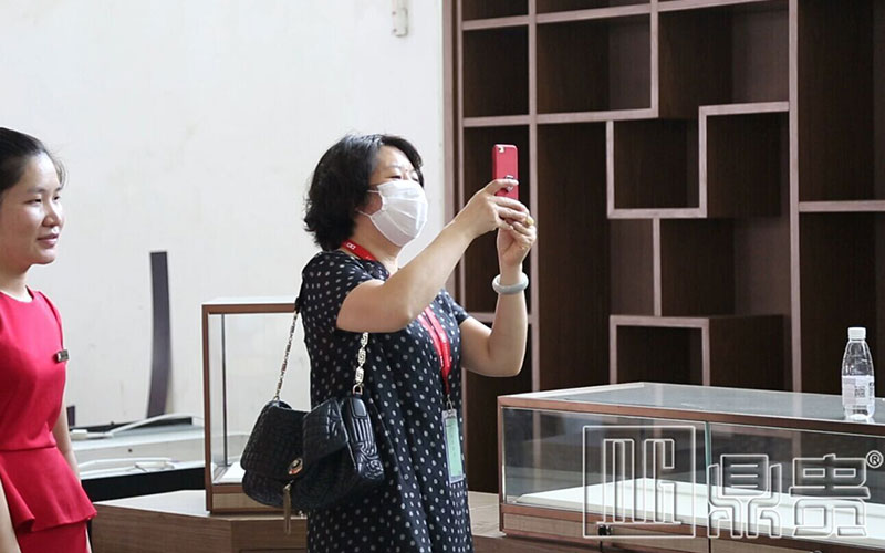 成都珠宝展柜制作厂家