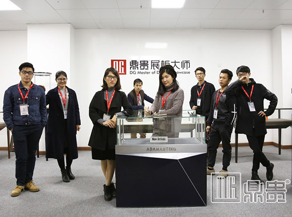鼎贵珠宝展柜生产厂家匠心独具，深受欢迎自有它的道理