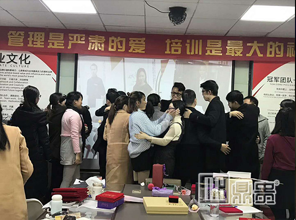 天气很冷，心意很暖——鼎贵黑龙江珠宝展柜厂家第四季度总结会