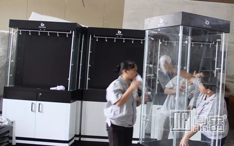 展柜清洁
