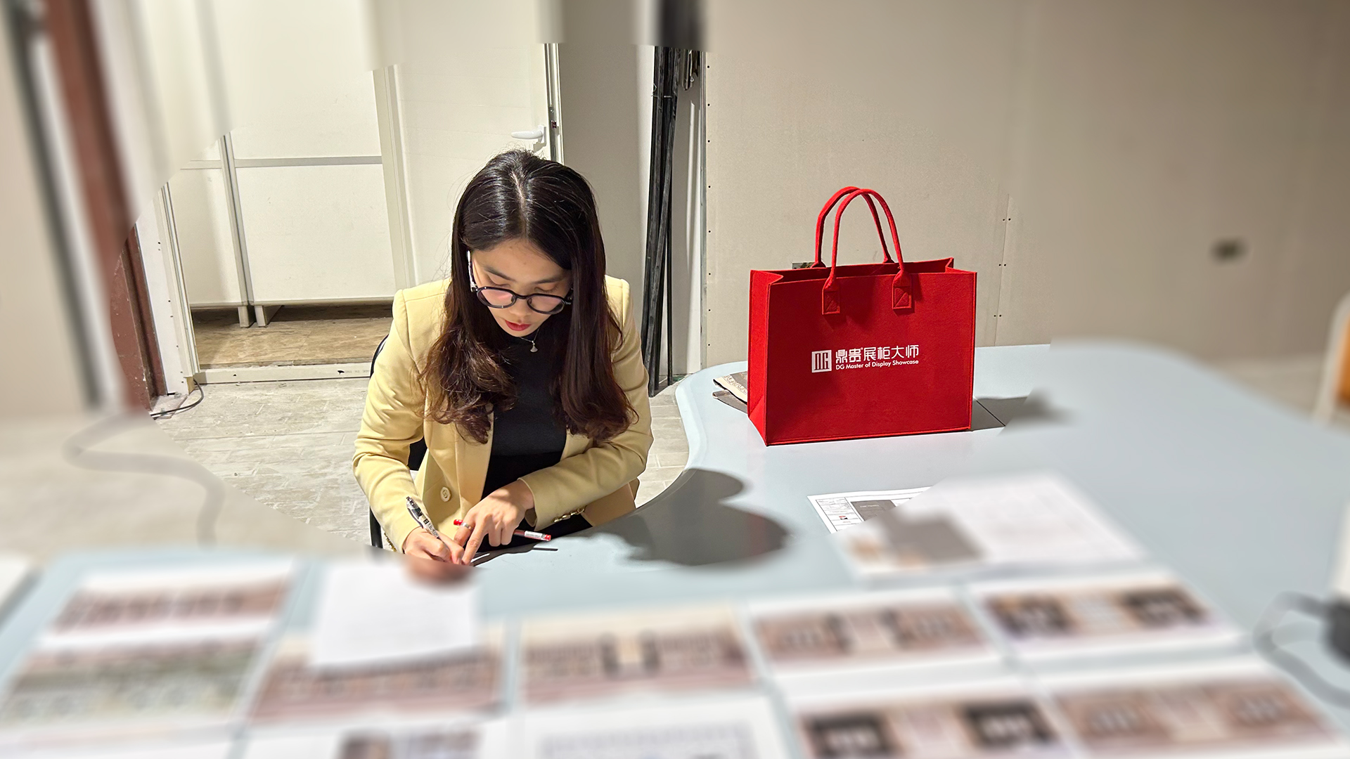 鼎贵专业团队受邀赴中东客户现场，全力支持定制服务