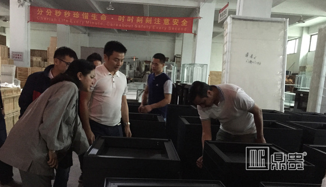 菲律宾国家博物馆展柜